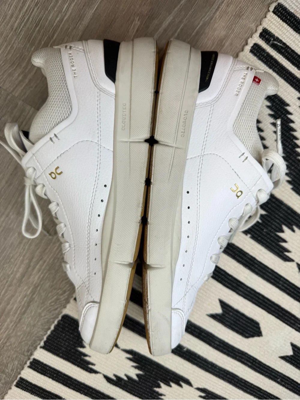 On Cloud Womens The Roger Centre Court Size 9.5 White Tennis Sneakers Shoe